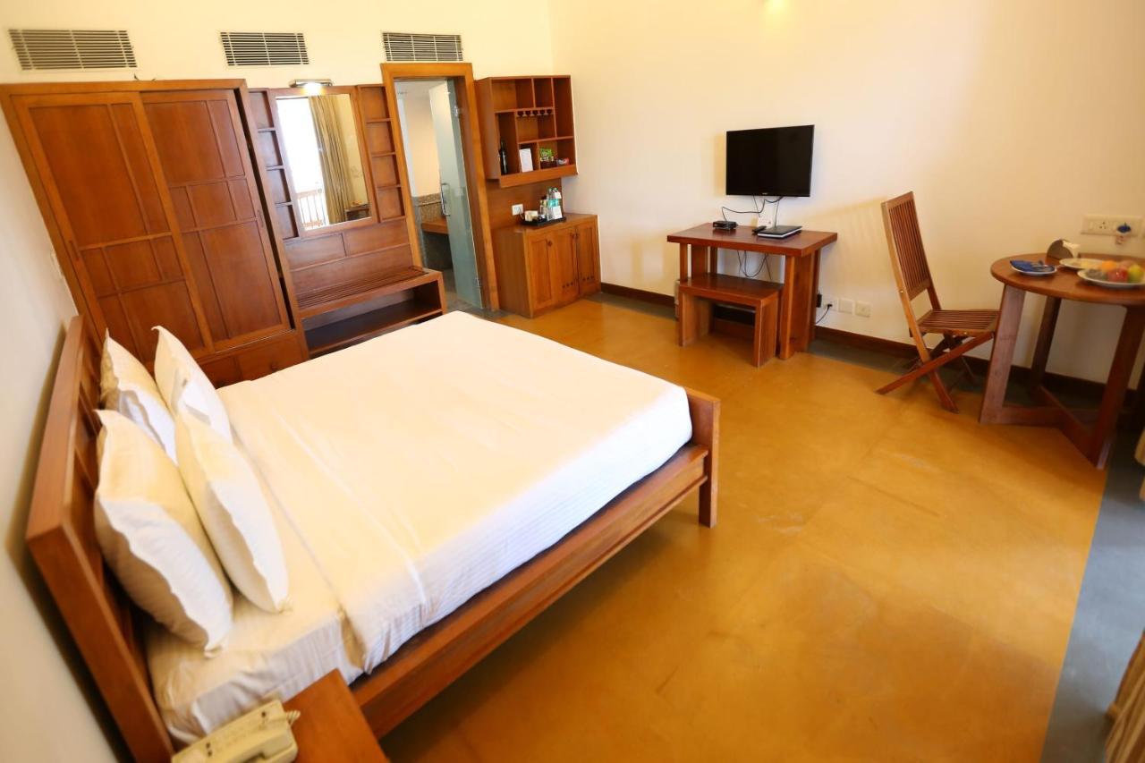 Hotel Le Pondy à Pondichéry Extérieur photo